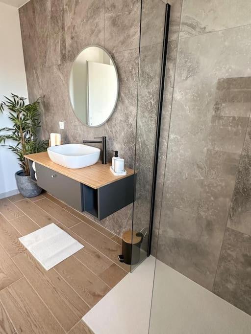 Independant Apartment *